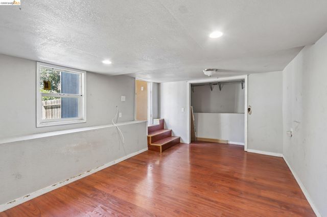 5081 Congress Ave, Oakland, CA 94601