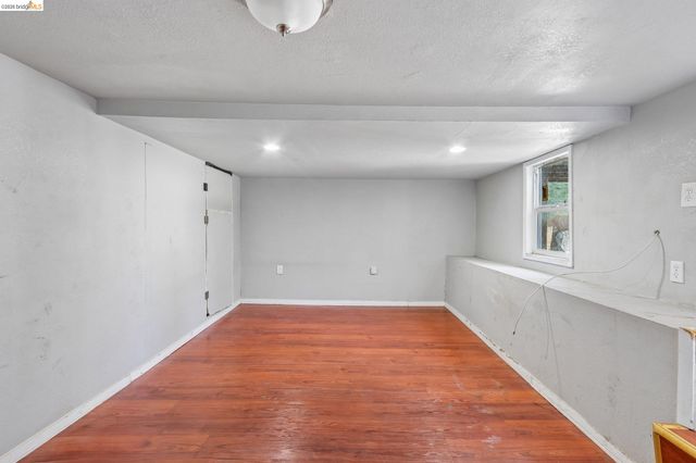 5081 Congress Ave, Oakland, CA 94601