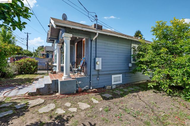 5081 Congress Ave, Oakland, CA 94601