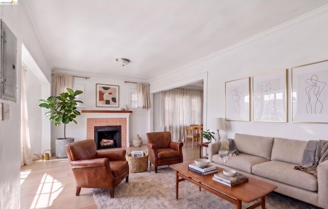 5081 Congress Ave, Oakland, CA 94601