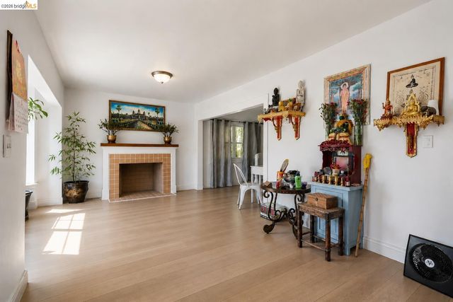 5081 Congress Ave, Oakland, CA 94601