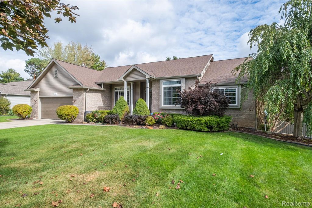 2410 Torrey Grove Court, Fenton, MI 48430