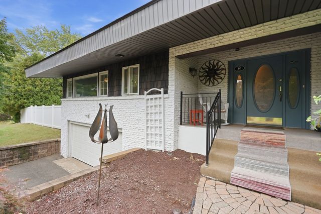 10 Circle Dr, Wilbraham, MA 01095