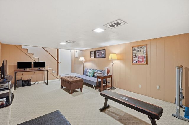 10 Circle Dr, Wilbraham, MA 01095