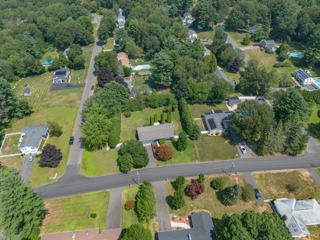 10 Circle Dr, Wilbraham, MA 01095