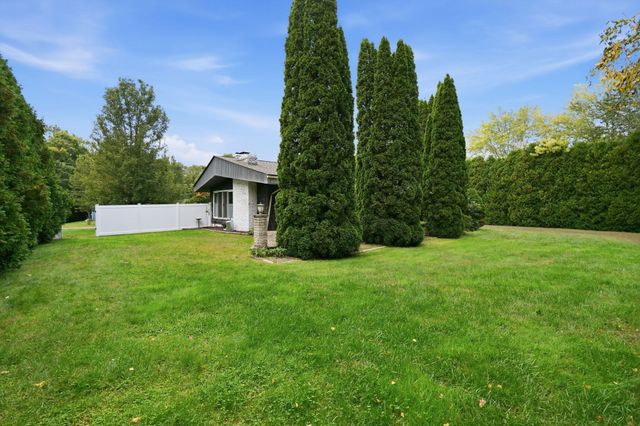 10 Circle Dr, Wilbraham, MA 01095