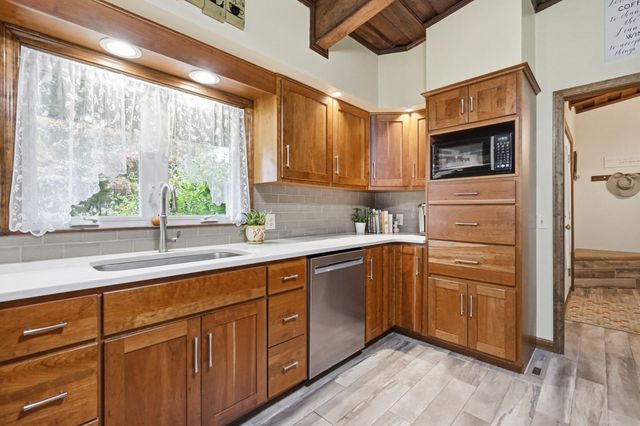 10 Circle Dr, Wilbraham, MA 01095