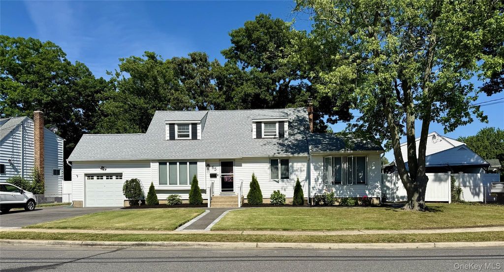 65 Westwood Road N, Massapequa Park, NY 11762 — exterior
