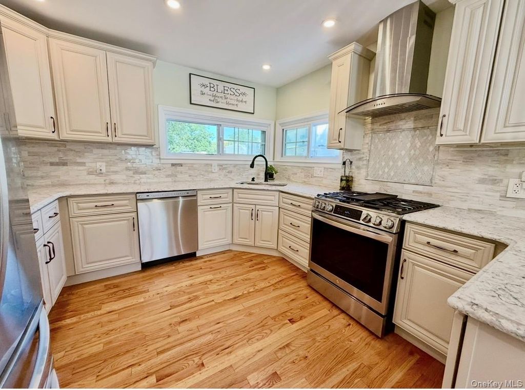 65 Westwood Road N, Massapequa Park, NY 11762 — photo 4