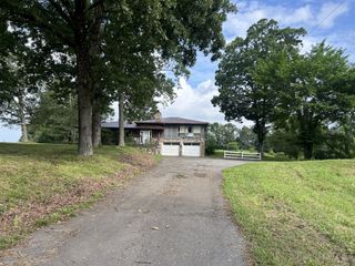 612 Old Florence Pulaski Rd, Leoma, TN 38468
