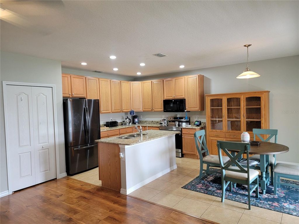 Image 10 of property listing at 1170 BERKLEY RIDGE LANE, Auburndale, FL 33823