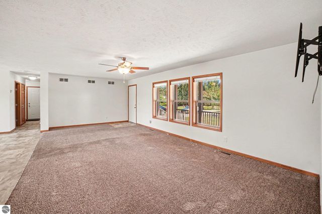 1020 Essex Drive, Lake Isabella, MI 48893