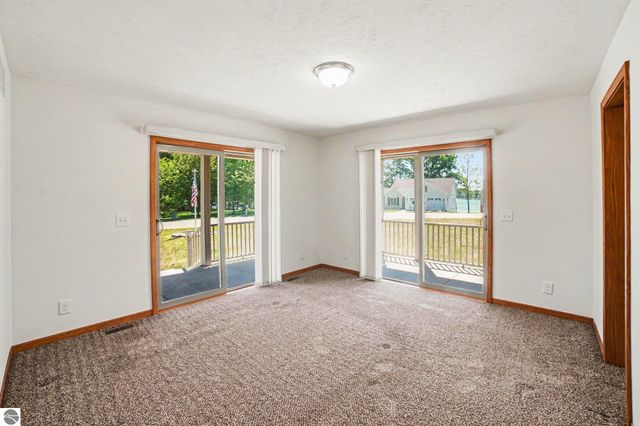 1020 Essex Drive, Lake Isabella, MI 48893
