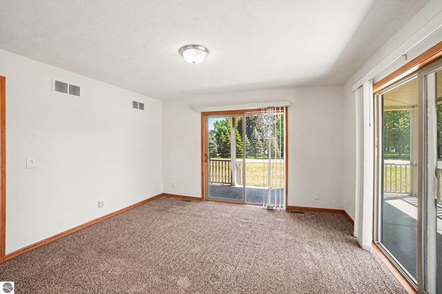 1020 Essex Drive, Lake Isabella, MI 48893