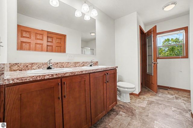 1020 Essex Drive, Lake Isabella, MI 48893