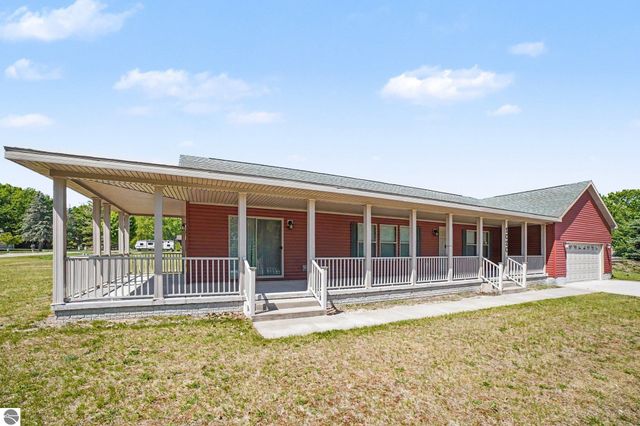 1020 Essex Drive, Lake Isabella, MI 48893