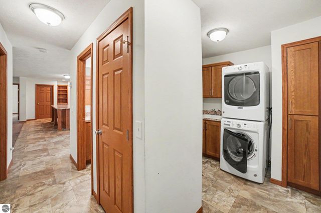 1020 Essex Drive, Lake Isabella, MI 48893