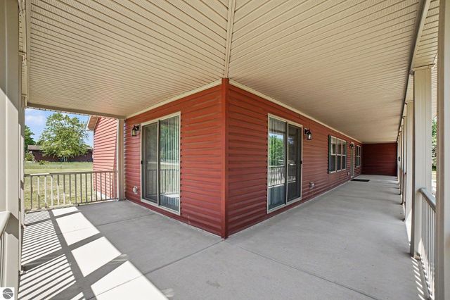 1020 Essex Drive, Lake Isabella, MI 48893