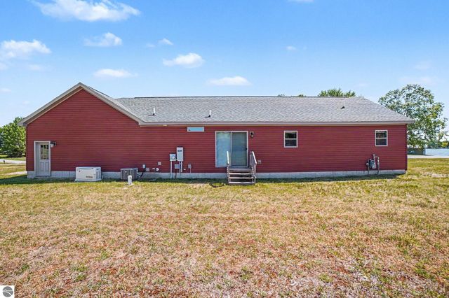 1020 Essex Drive, Lake Isabella, MI 48893