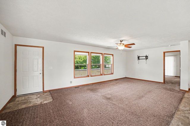 1020 Essex Drive, Lake Isabella, MI 48893