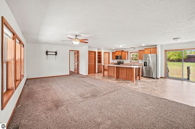 1020 Essex Drive, Lake Isabella, MI 48893