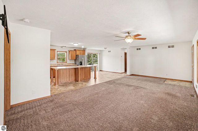 1020 Essex Drive, Lake Isabella, MI 48893