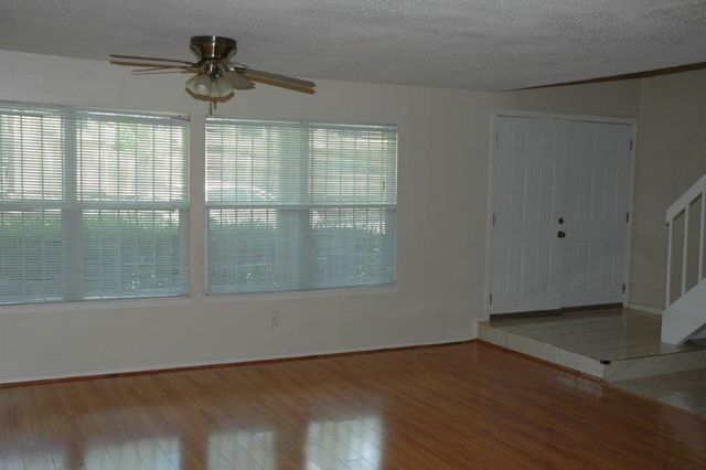 10325 Huntington Place Drive 325, Houston, TX 77099