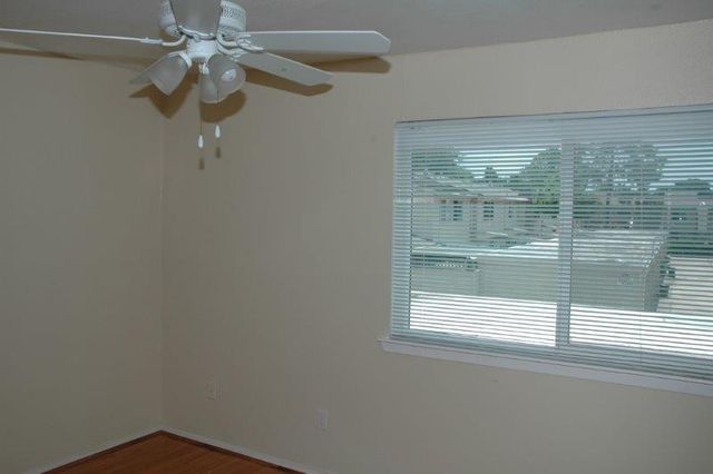 10325 Huntington Place Drive 325, Houston, TX 77099