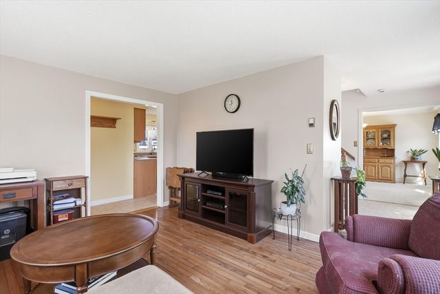 44 Wilshire Circle, Dracut, MA 01826