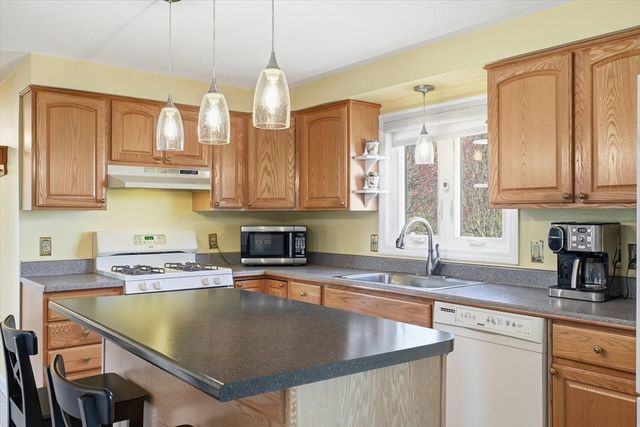 44 Wilshire Circle, Dracut, MA 01826