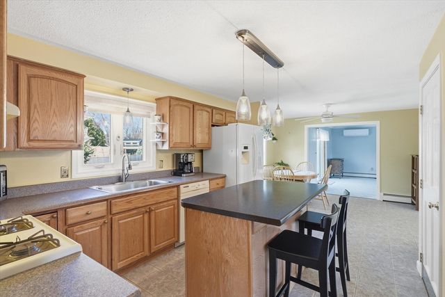 44 Wilshire Circle, Dracut, MA 01826