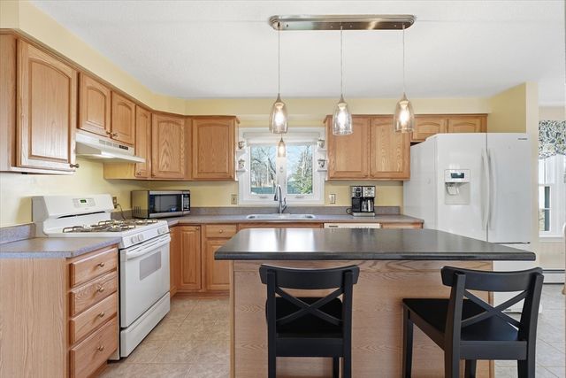 44 Wilshire Circle, Dracut, MA 01826