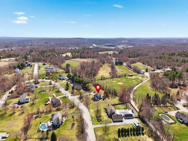 44 Wilshire Circle, Dracut, MA 01826