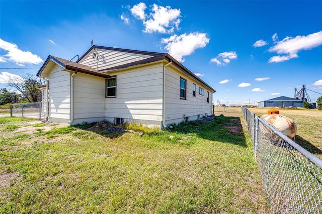 8255 Strasburg Road, Strasburg, CO 80136