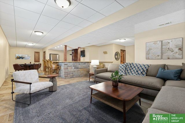 3921 S 192nd Avenue, Omaha, NE 68130