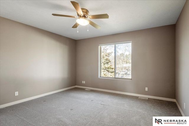 17046 Hawthorne Av, Omaha, NE 68152