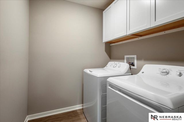 17046 Hawthorne Av, Omaha, NE 68152