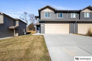 17046 Hawthorne Av, Omaha, NE 68152