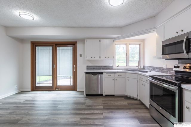 8023 Raven Oaks Drive, Omaha, NE 68152