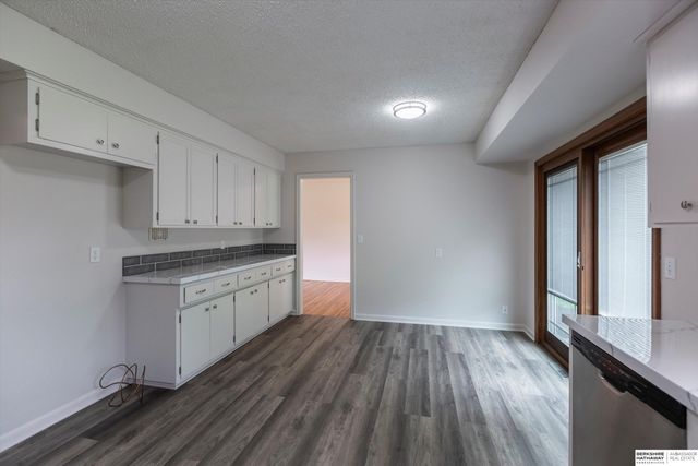 8023 Raven Oaks Drive, Omaha, NE 68152