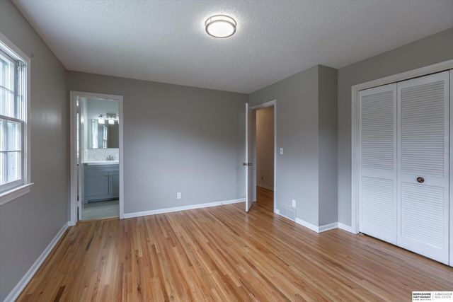 8023 Raven Oaks Drive, Omaha, NE 68152