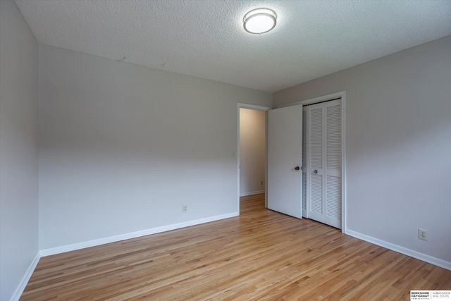 8023 Raven Oaks Drive, Omaha, NE 68152