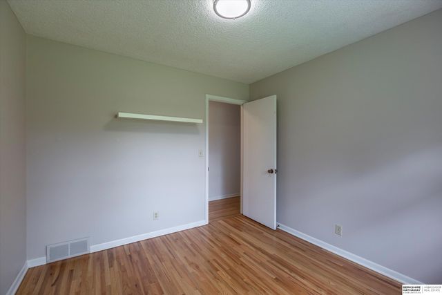 8023 Raven Oaks Drive, Omaha, NE 68152