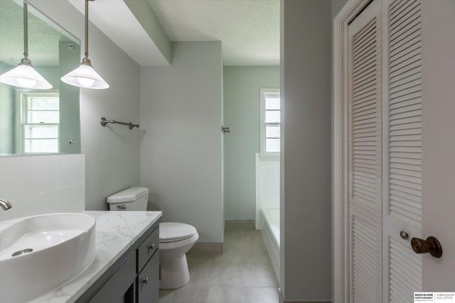 8023 Raven Oaks Drive, Omaha, NE 68152