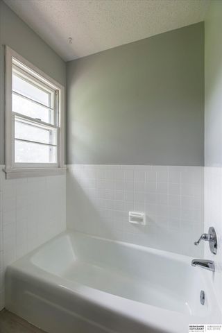 8023 Raven Oaks Drive, Omaha, NE 68152