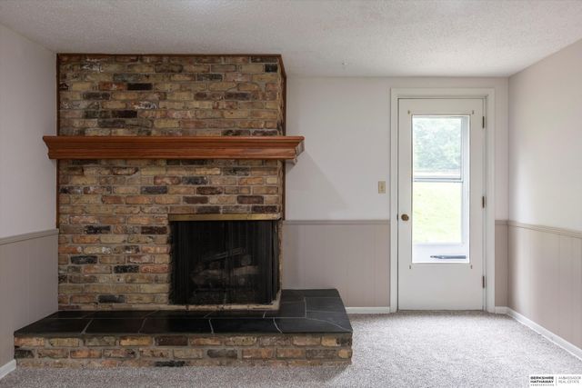 8023 Raven Oaks Drive, Omaha, NE 68152