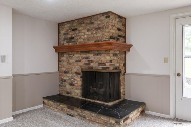 8023 Raven Oaks Drive, Omaha, NE 68152