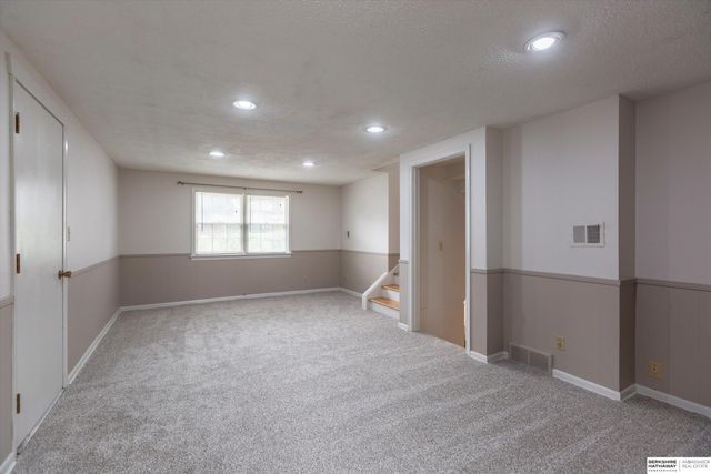 8023 Raven Oaks Drive, Omaha, NE 68152