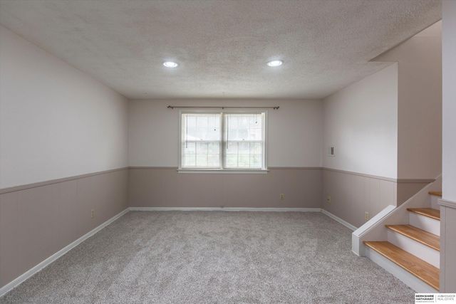 8023 Raven Oaks Drive, Omaha, NE 68152