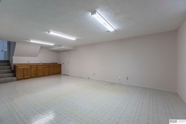 8023 Raven Oaks Drive, Omaha, NE 68152